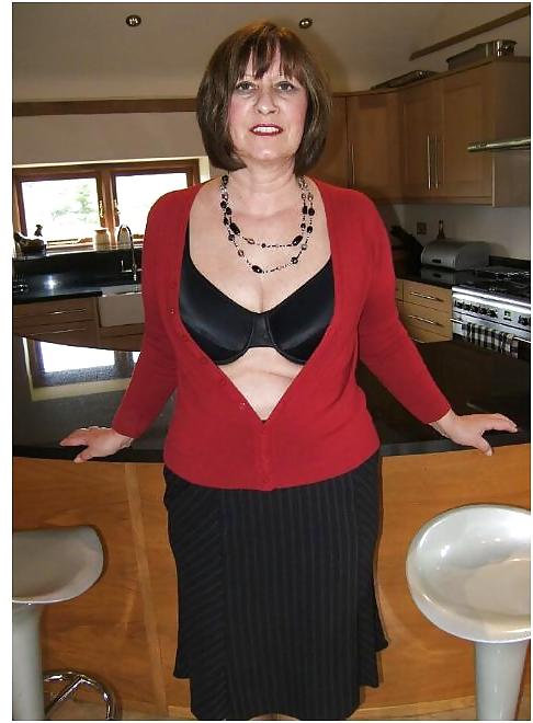 15P Horny Housewife