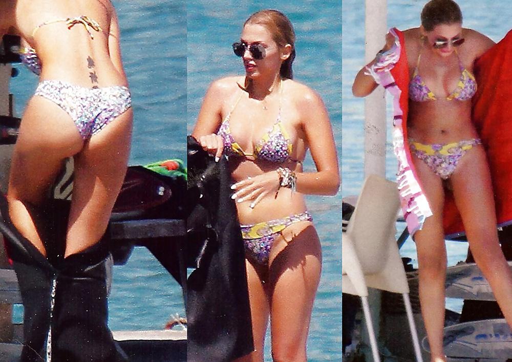 25P Greek Celebs During Summer Holidays (2014)