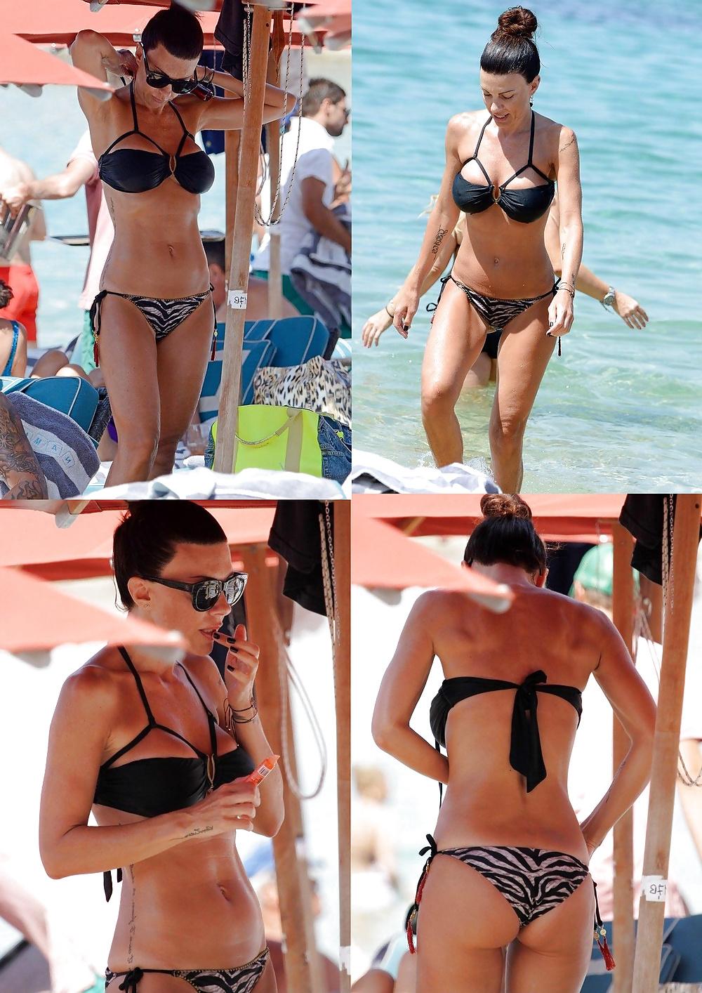 25P Greek Celebs During Summer Holidays (2014)