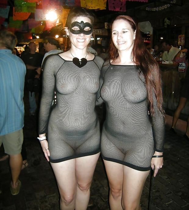 14P What your mom should wear when friends are over