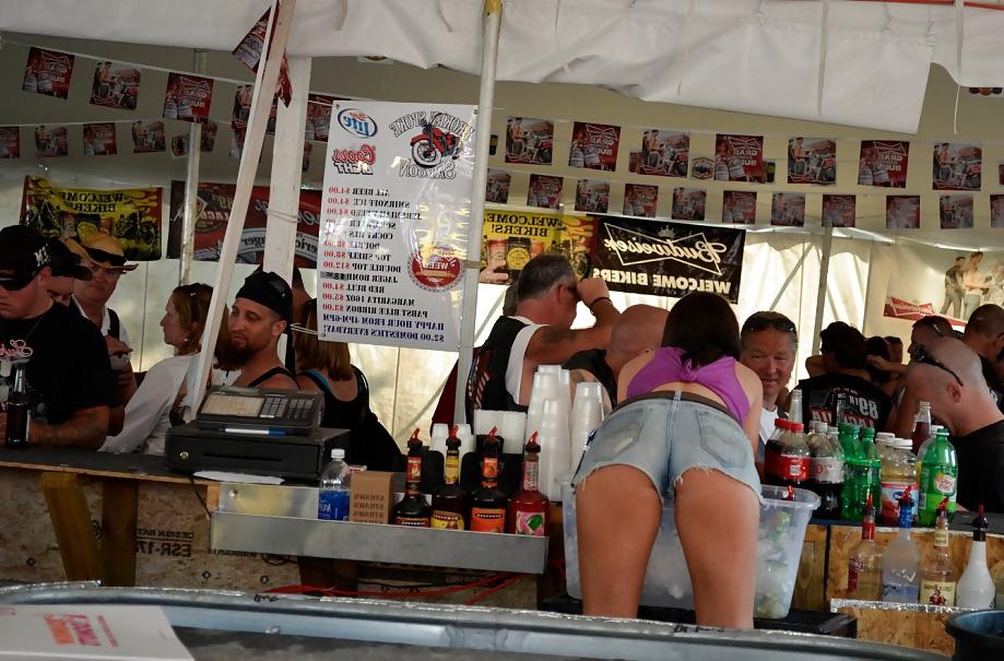 25P Who Likes Short Shorts? We Like Short Shorts! - Vol. 3