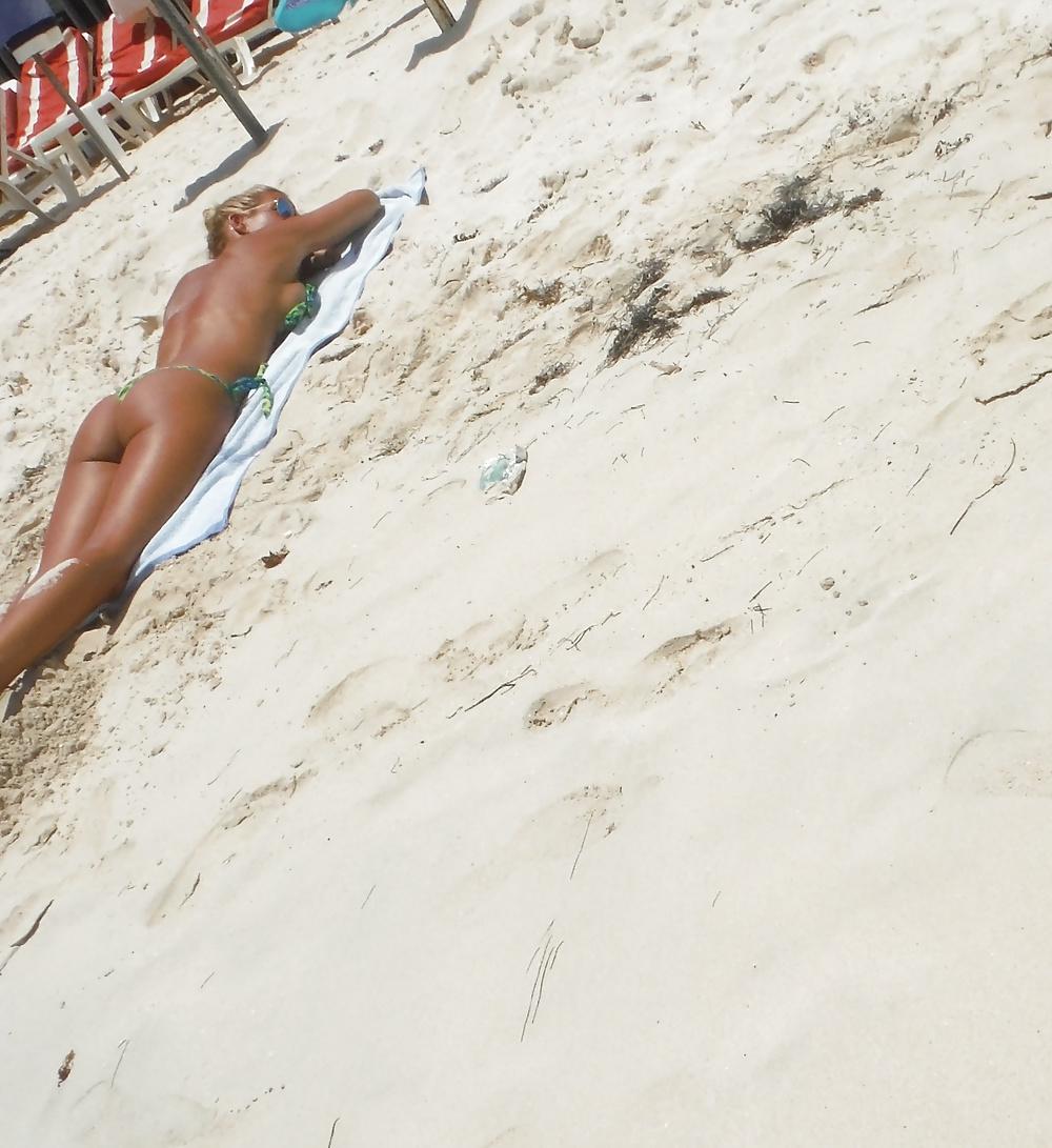 25P Teen ass & butts at bikini beach 