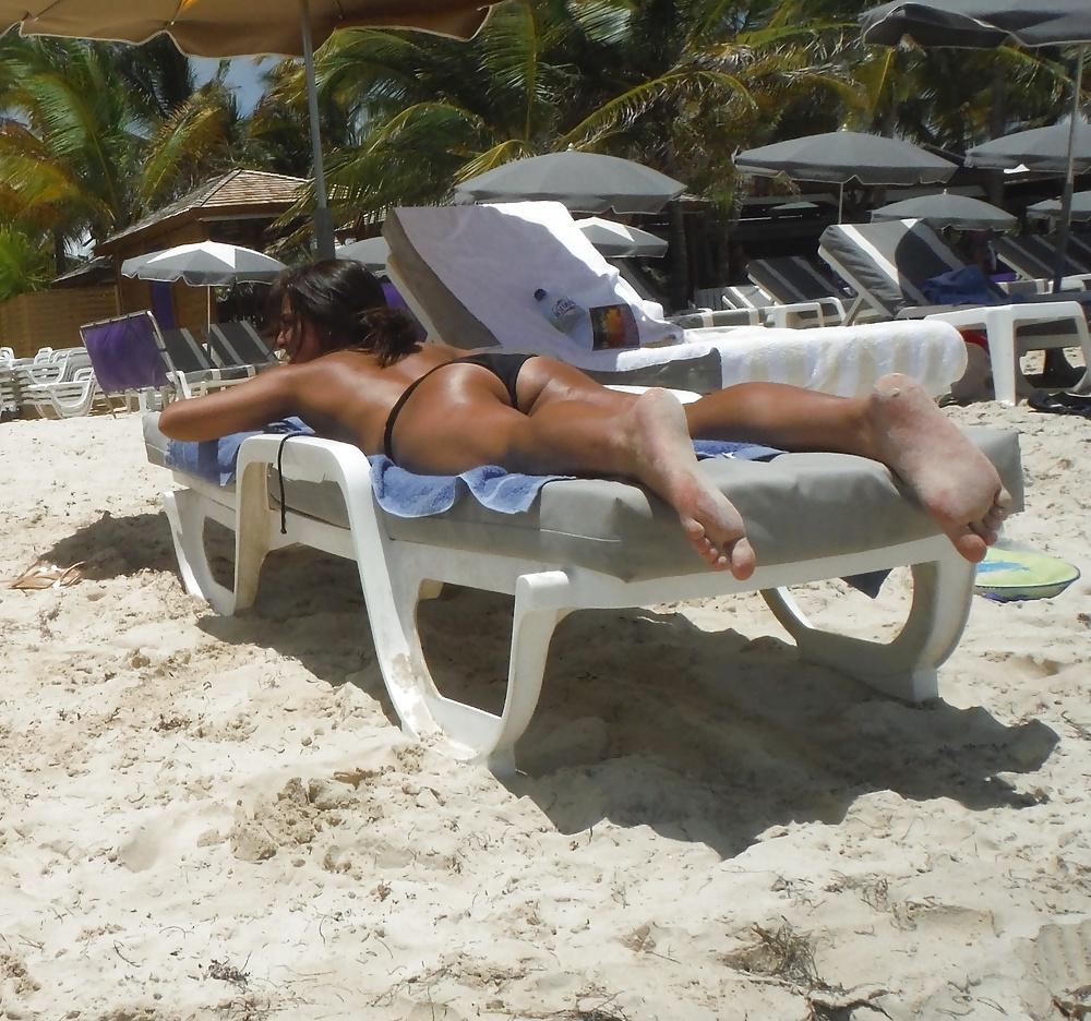 25P Teen ass & butts at bikini beach 