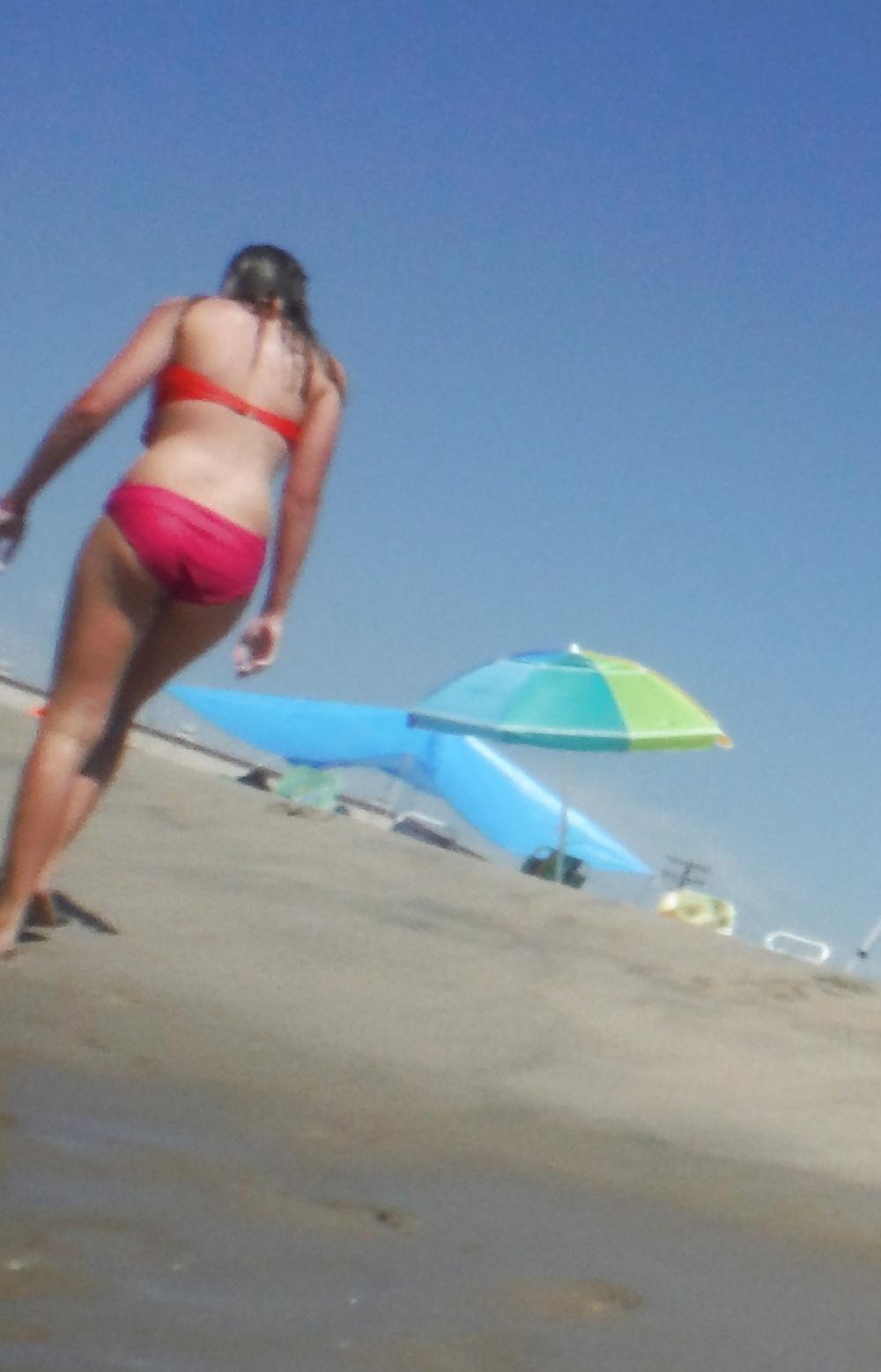 25P Teen ass & butts at bikini beach 