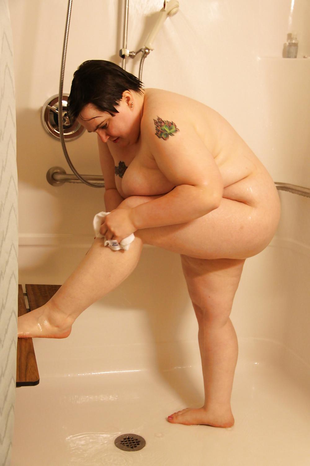 15P Kaylee in Shower