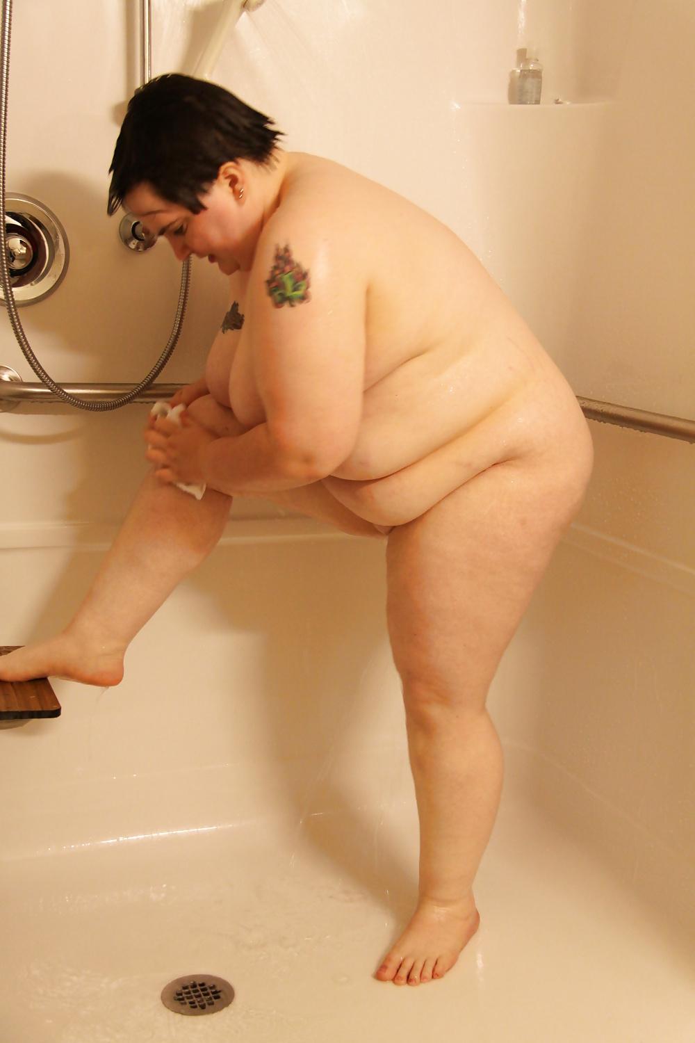 15P Kaylee in Shower