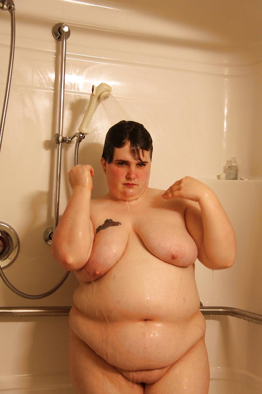 15P Kaylee in Shower
