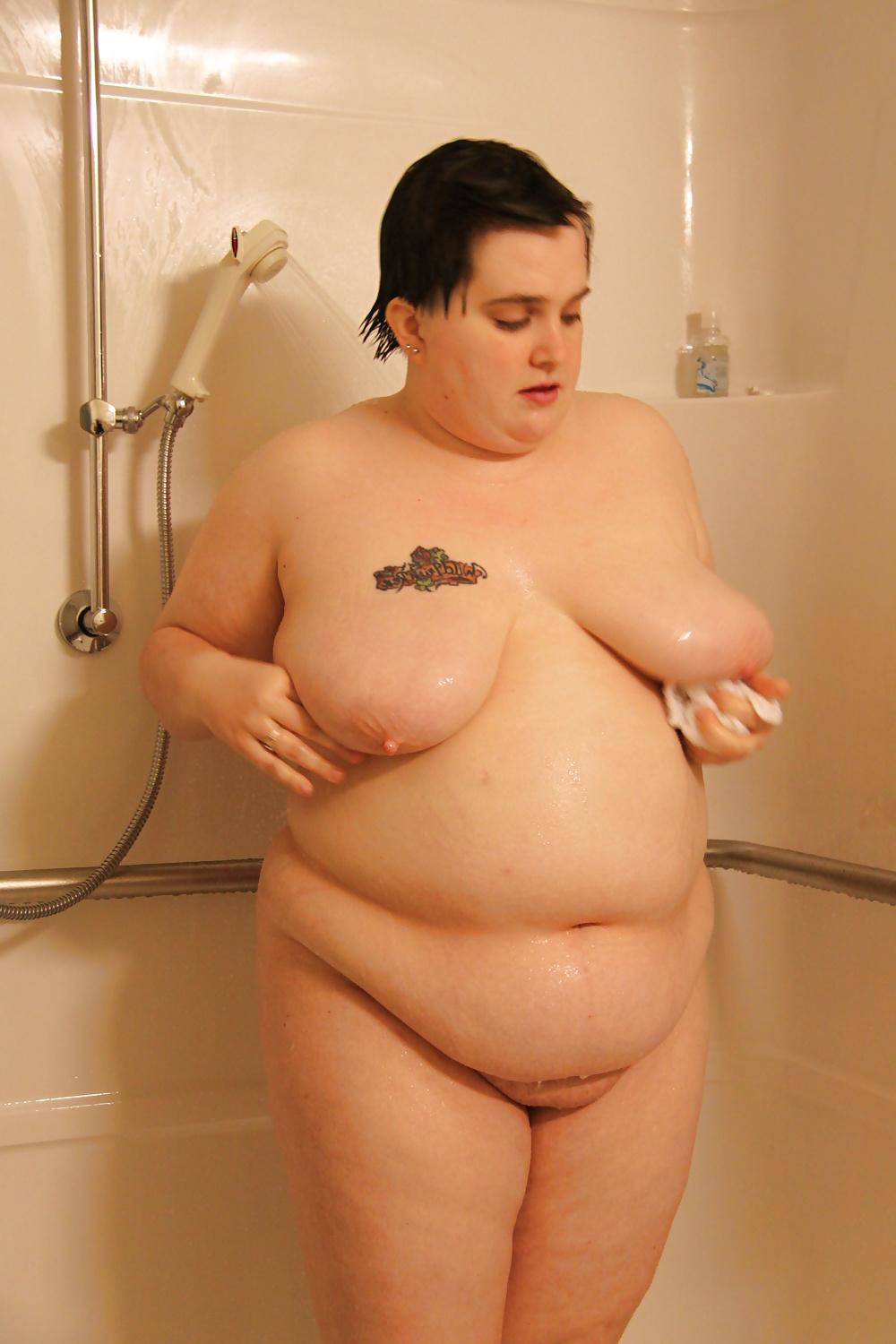 15P Kaylee in Shower