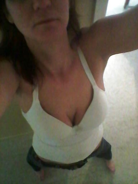 20P Sexy cougar on