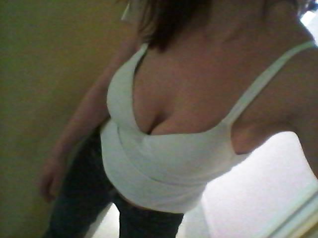 20P Sexy cougar on