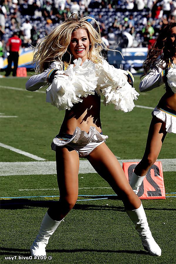 25P NFL Cheerleaders 2 - pantyhose and cameltoes (non-nude)