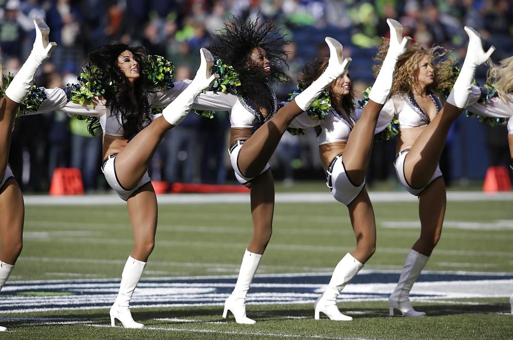 25P NFL Cheerleaders 2 - pantyhose and cameltoes (non-nude)