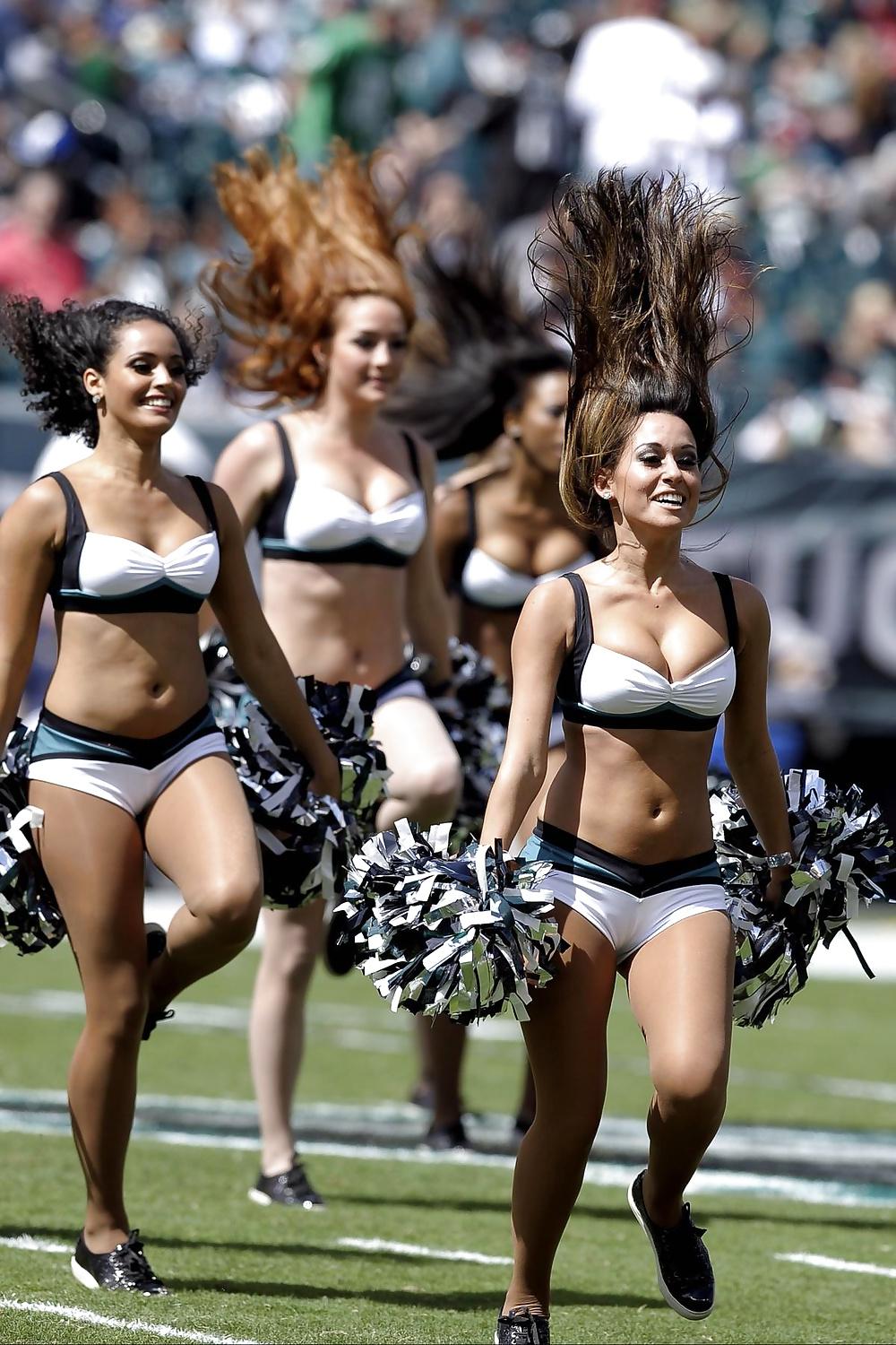 25P NFL Cheerleaders 2 - pantyhose and cameltoes (non-nude)