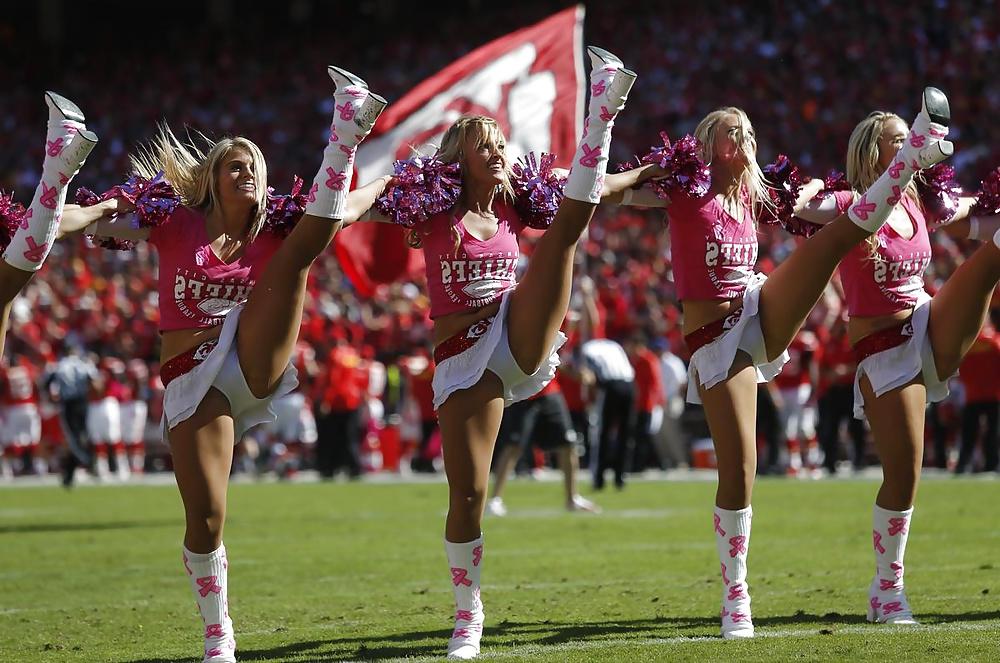 25P NFL Cheerleaders 2 - pantyhose and cameltoes (non-nude)