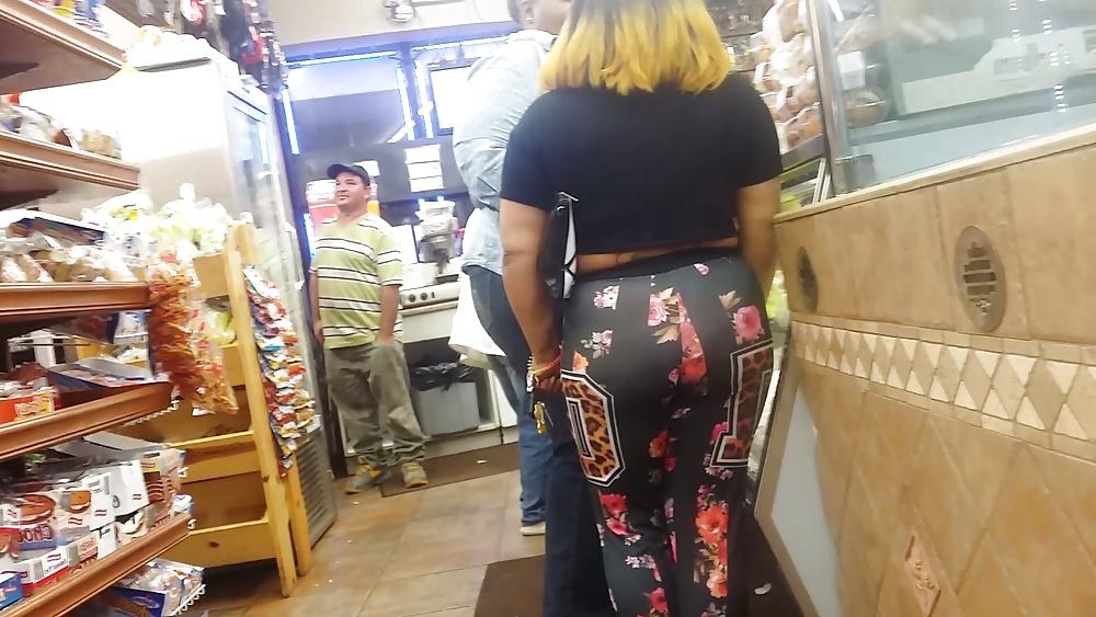 20P Candid Flower Spandex video screenshots