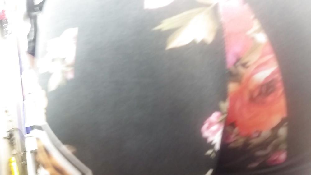 20P Candid Flower Spandex video screenshots