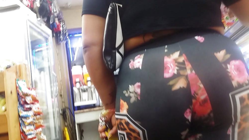 20P Candid Flower Spandex video screenshots