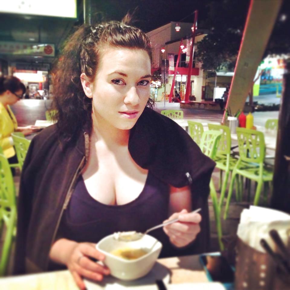 25P Australian Singer PAWG