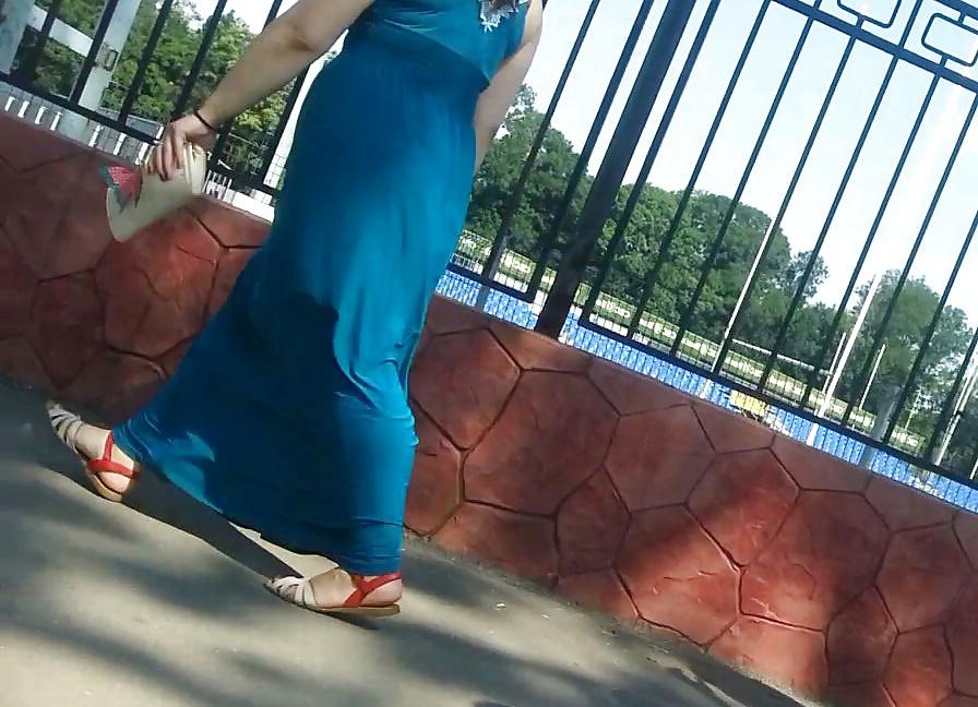 19P Spy hot girls feet, legs and skirt romanian