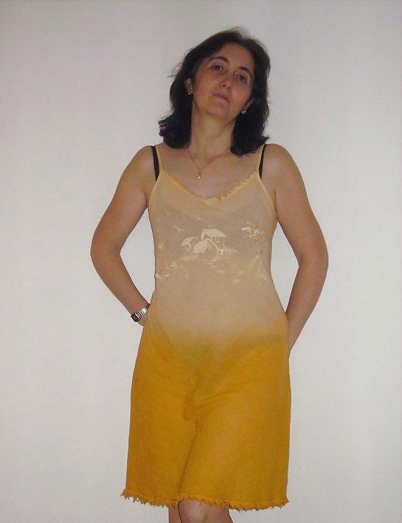 11P She undresses slowly to show her hot body