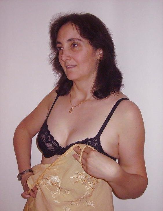 11P She undresses slowly to show her hot body