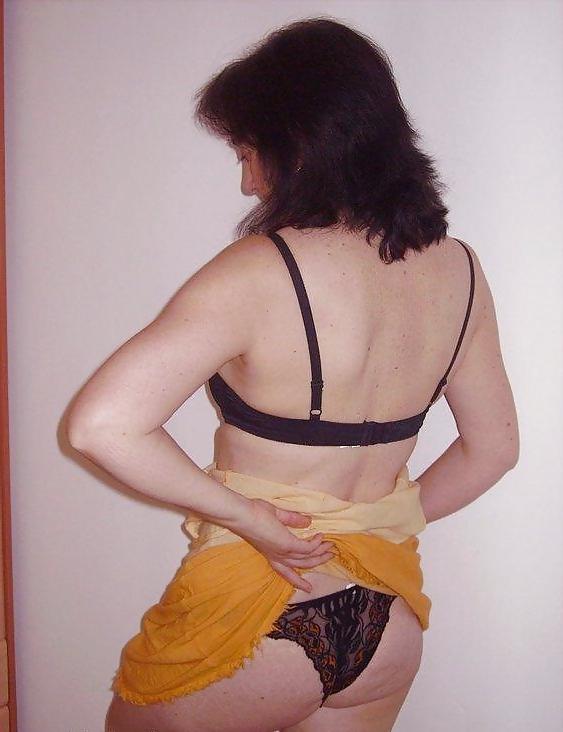 11P She undresses slowly to show her hot body