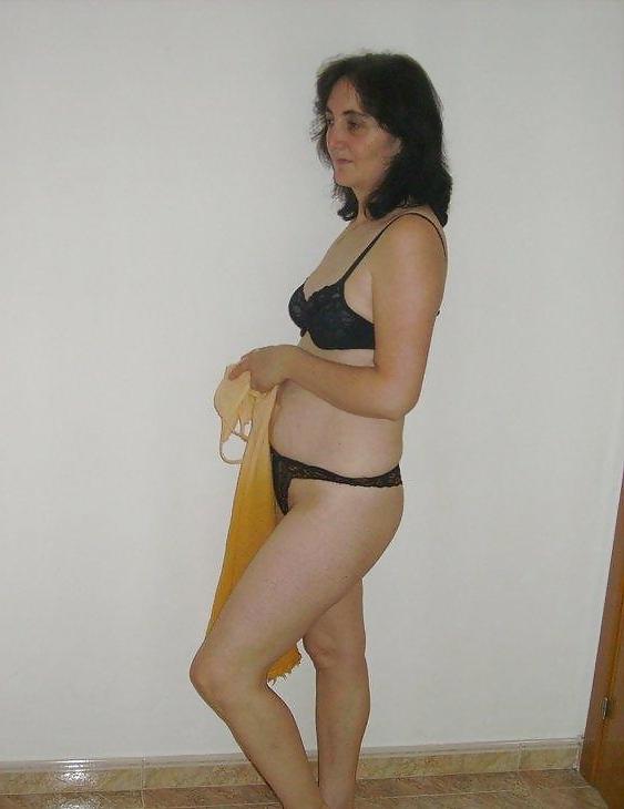 11P She undresses slowly to show her hot body