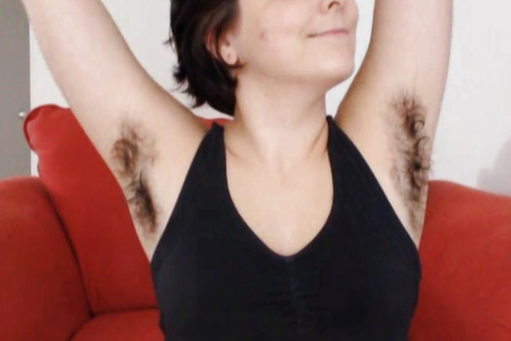 11P MATE'S MUM TOOK 30 QUIDS TO SHOW HER ARMPITS