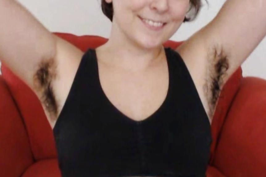 11P MATE'S MUM TOOK 30 QUIDS TO SHOW HER ARMPITS