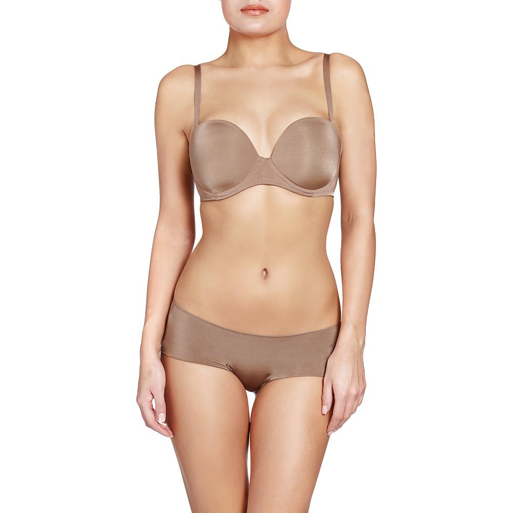 25P Young Sexy Women in Bras & Panties (or not)