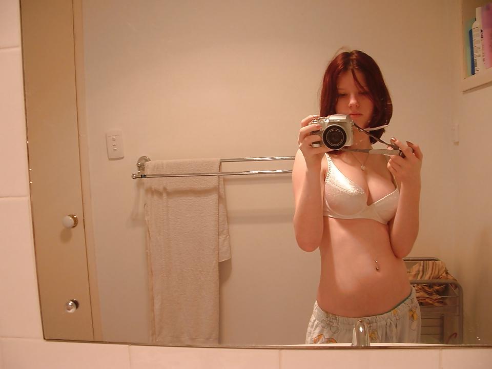 25P Young Sexy Women in Bras & Panties (or not)