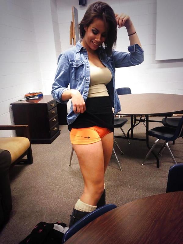 25P Amateur Twitter Girls Wearing Nike Pro spandex shorts