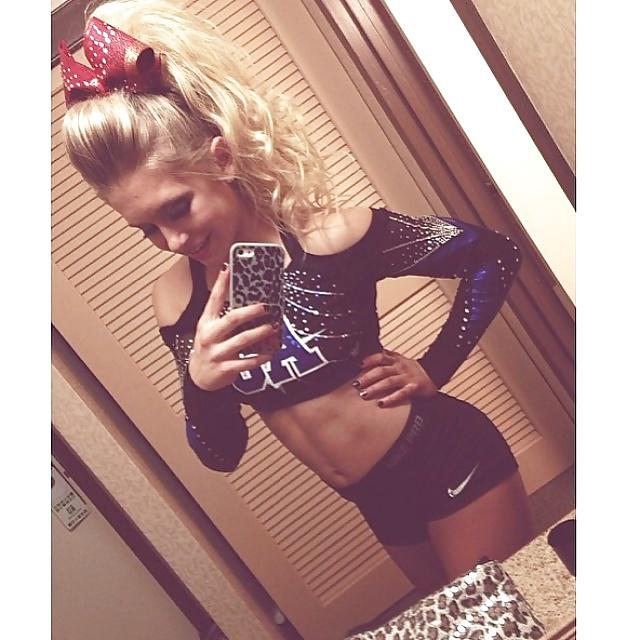 25P Amateur Twitter Girls Wearing Nike Pro spandex shorts