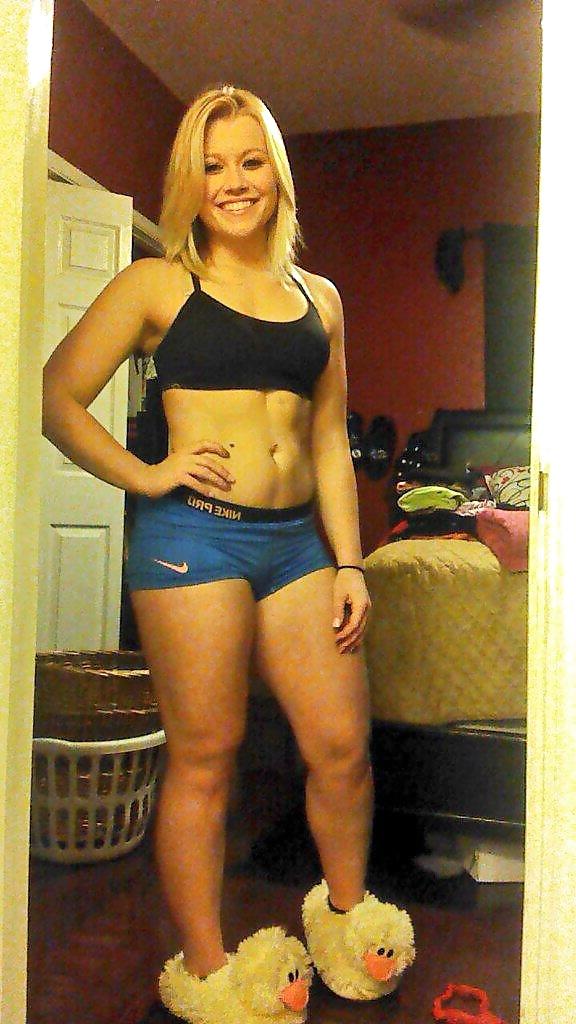 25P Amateur Twitter Girls Wearing Nike Pro spandex shorts