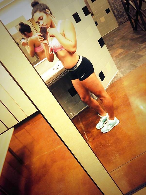 25P Amateur Twitter Girls Wearing Nike Pro spandex shorts