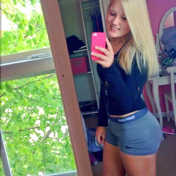 25P Amateur Twitter Girls Wearing Nike Pro spandex shorts