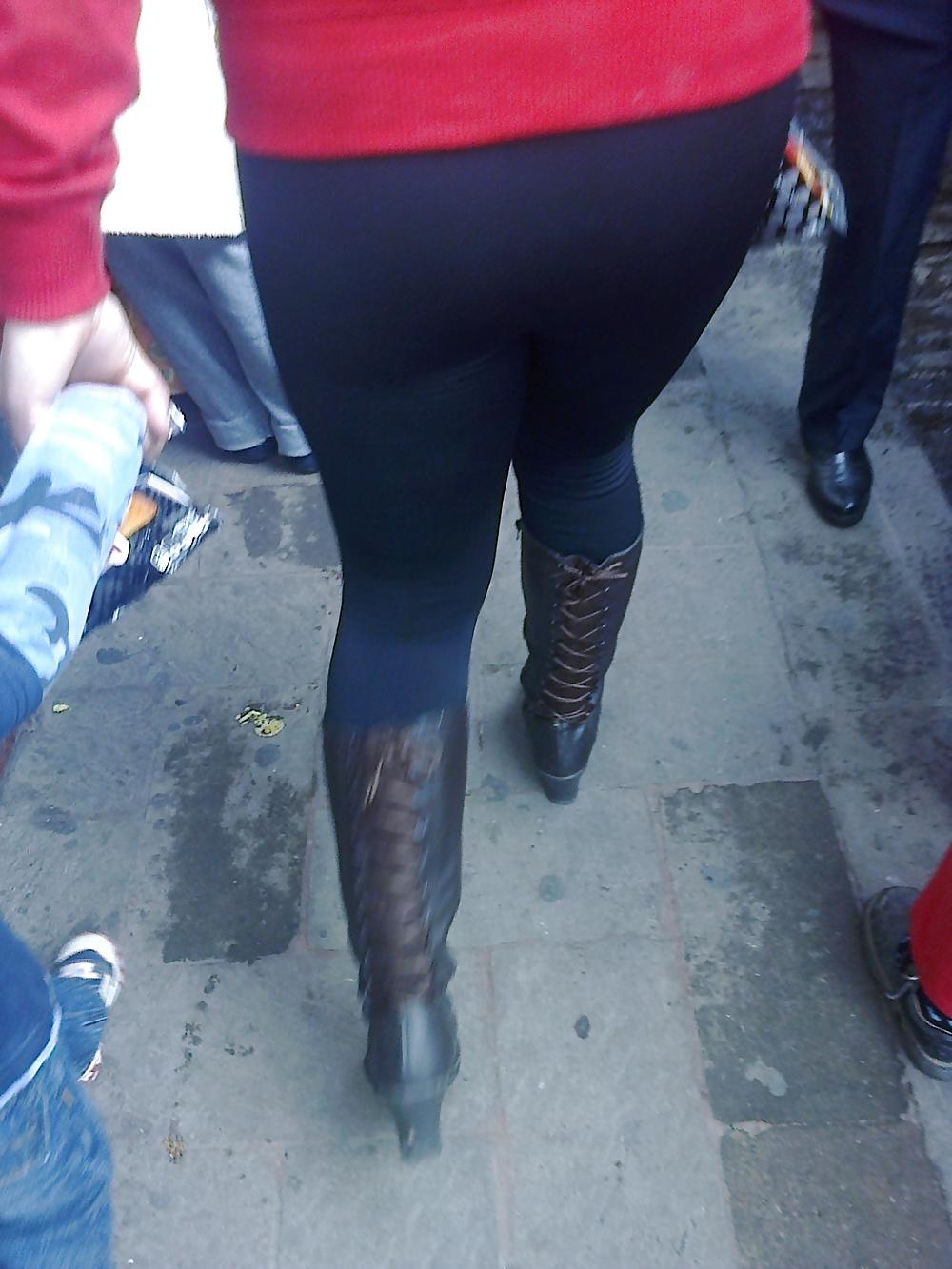 19P ASS ON STREET CANDY GIRLS