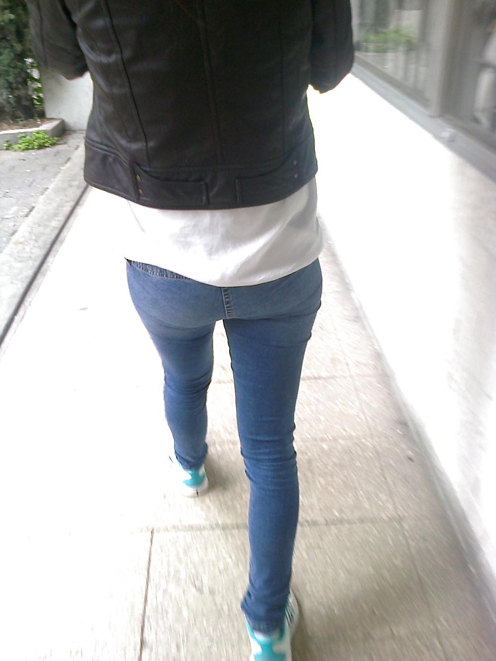 19P ASS ON STREET CANDY GIRLS