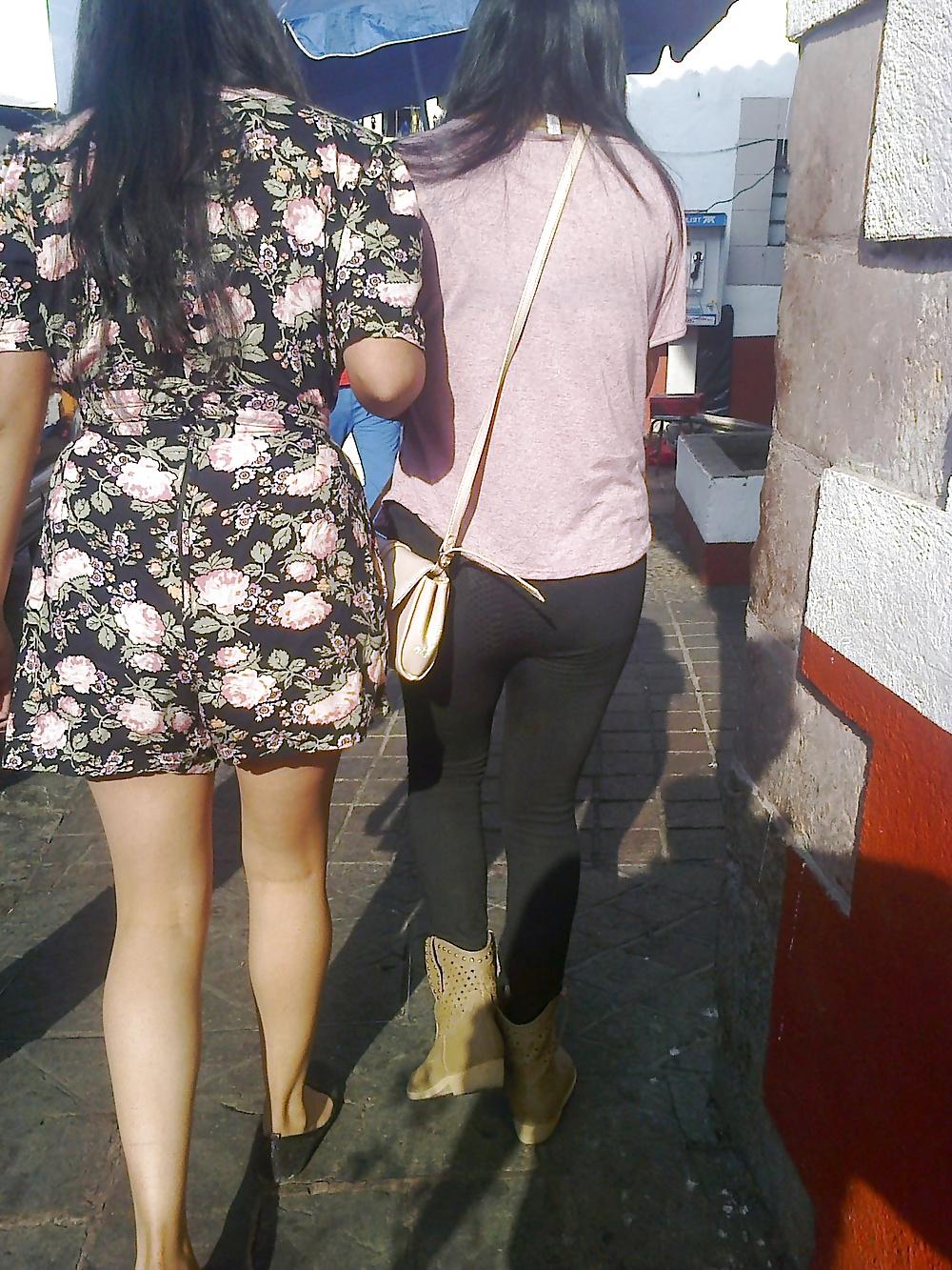 19P ASS ON STREET CANDY GIRLS