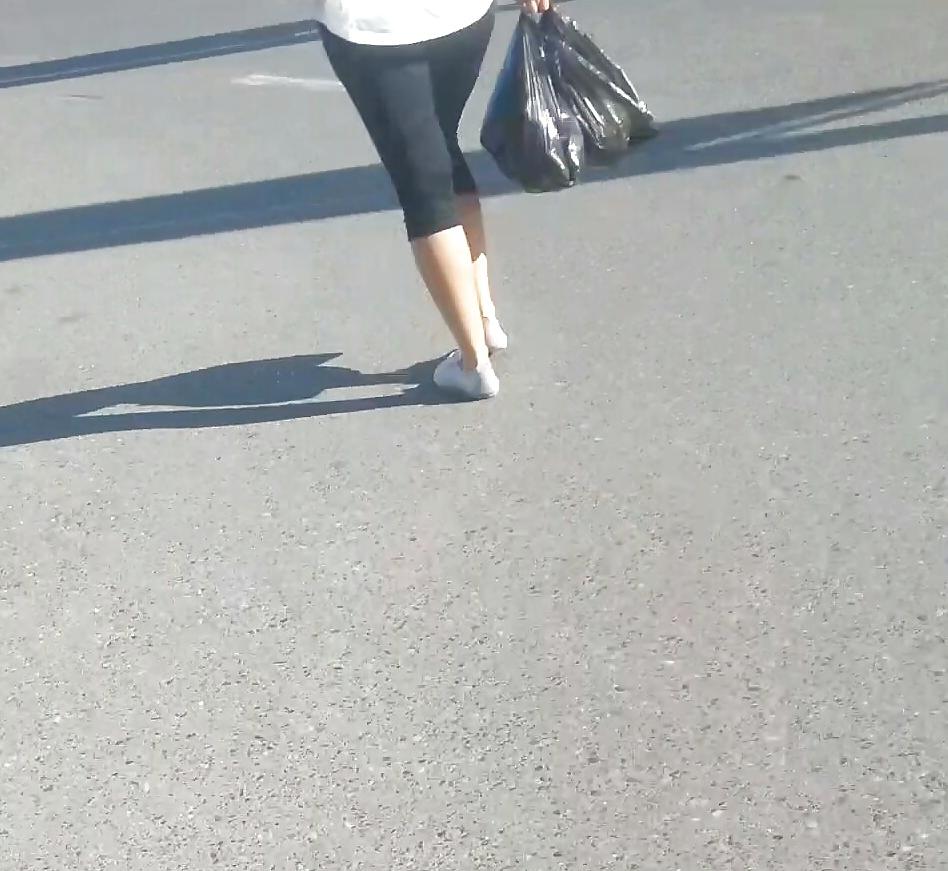17P Spy sexy feet and legs romanian