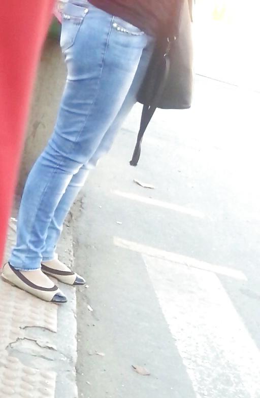 17P Spy sexy feet and legs romanian