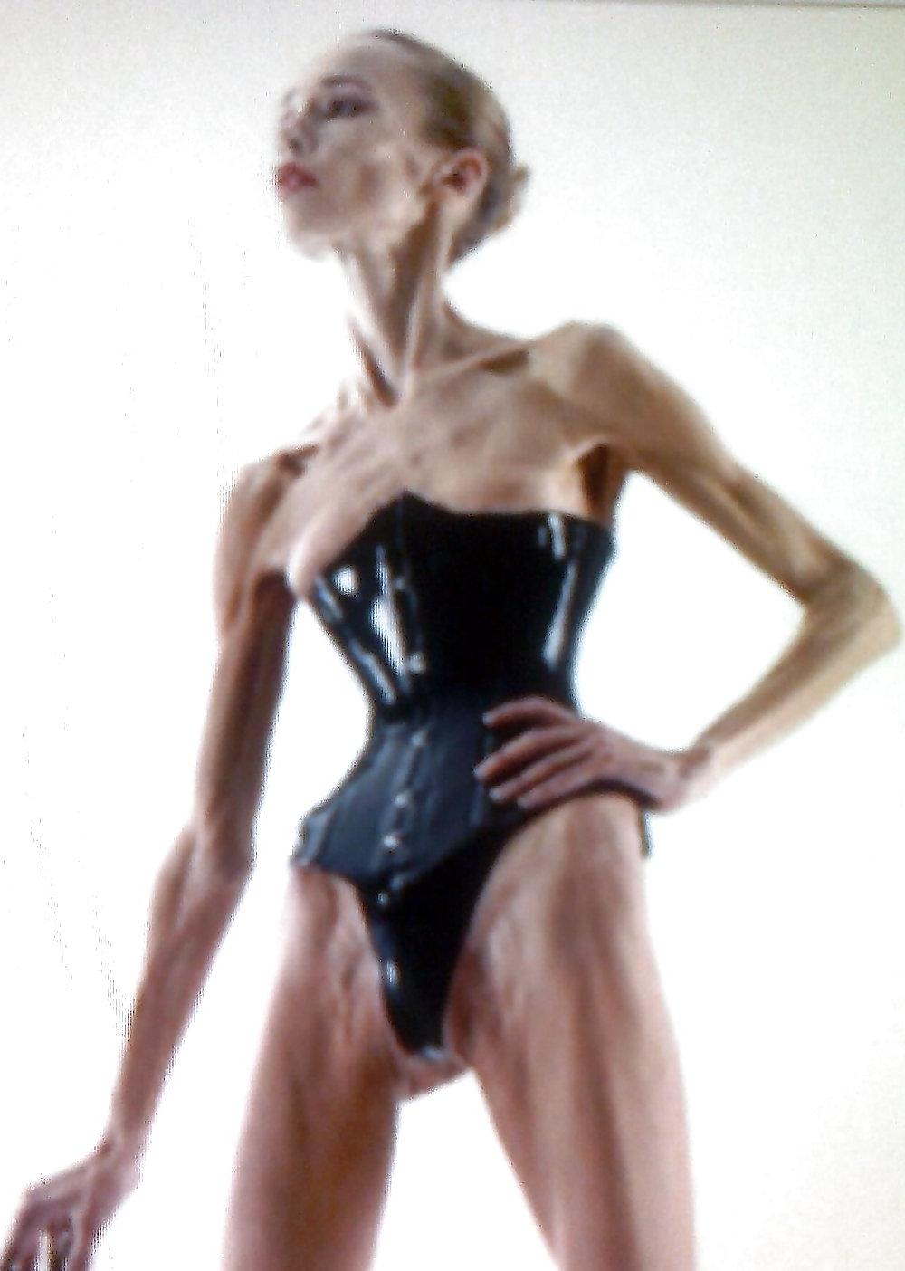 24P Skinny girls