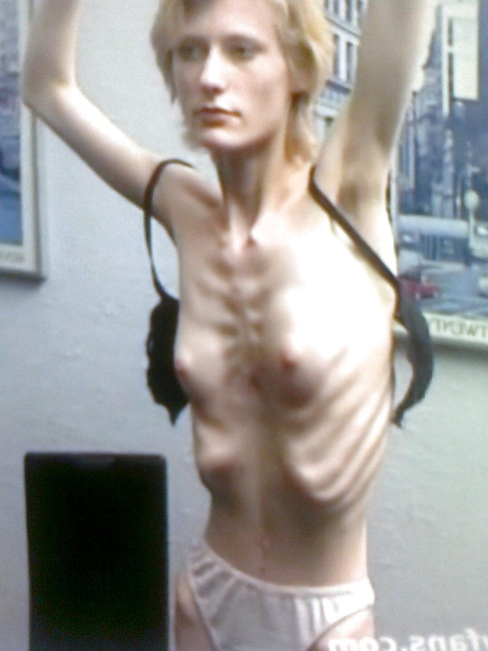 24P Skinny girls
