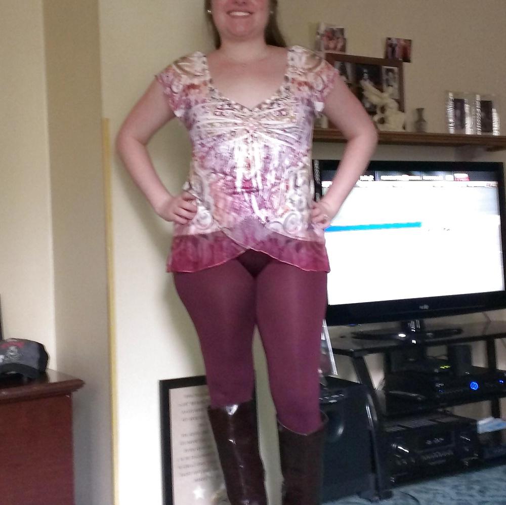 25P Gf's ass in leggings,showing vlp,pussy,tits