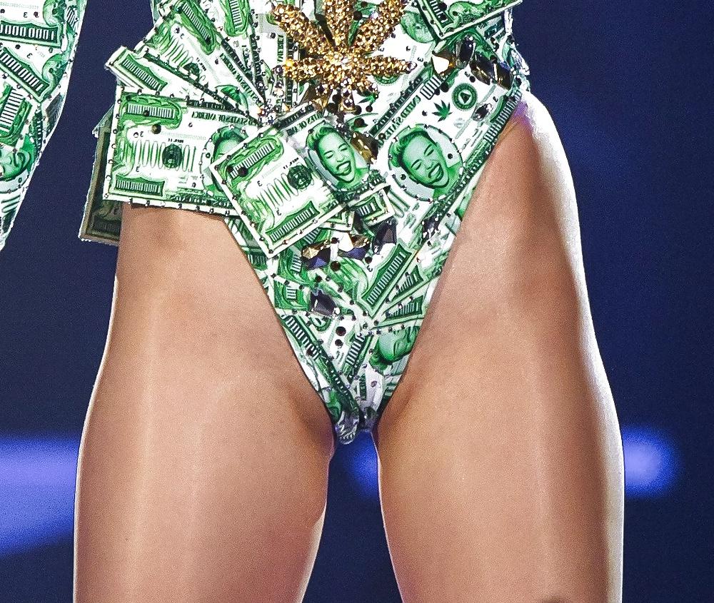 25P Celebrities #rec Pussy Camel toes Upskirts Panties G11