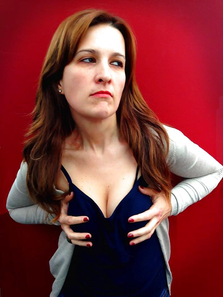 8P Laura MILF-TV Show,Touch Ass