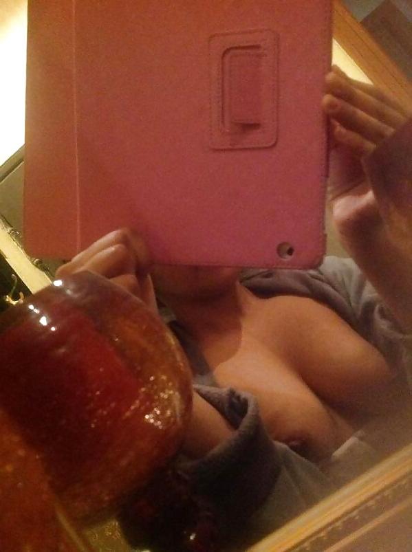 10P Horny girls pussy cam