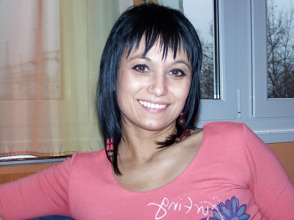 12P Brunette milf