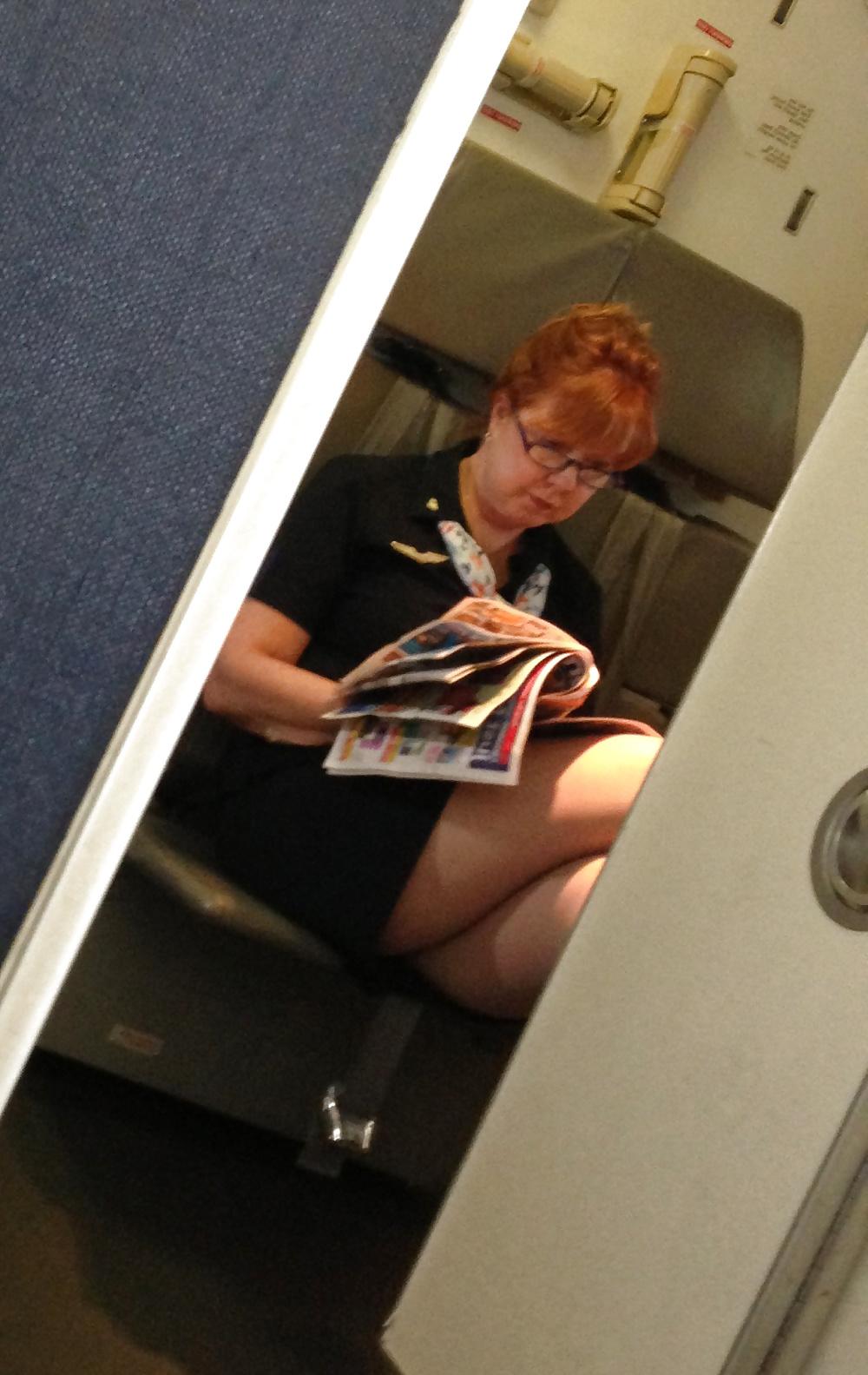 21P FIRST CLASS LEG SHOW FROM THE FIRST CLASS FLIGHT ATTENDANT