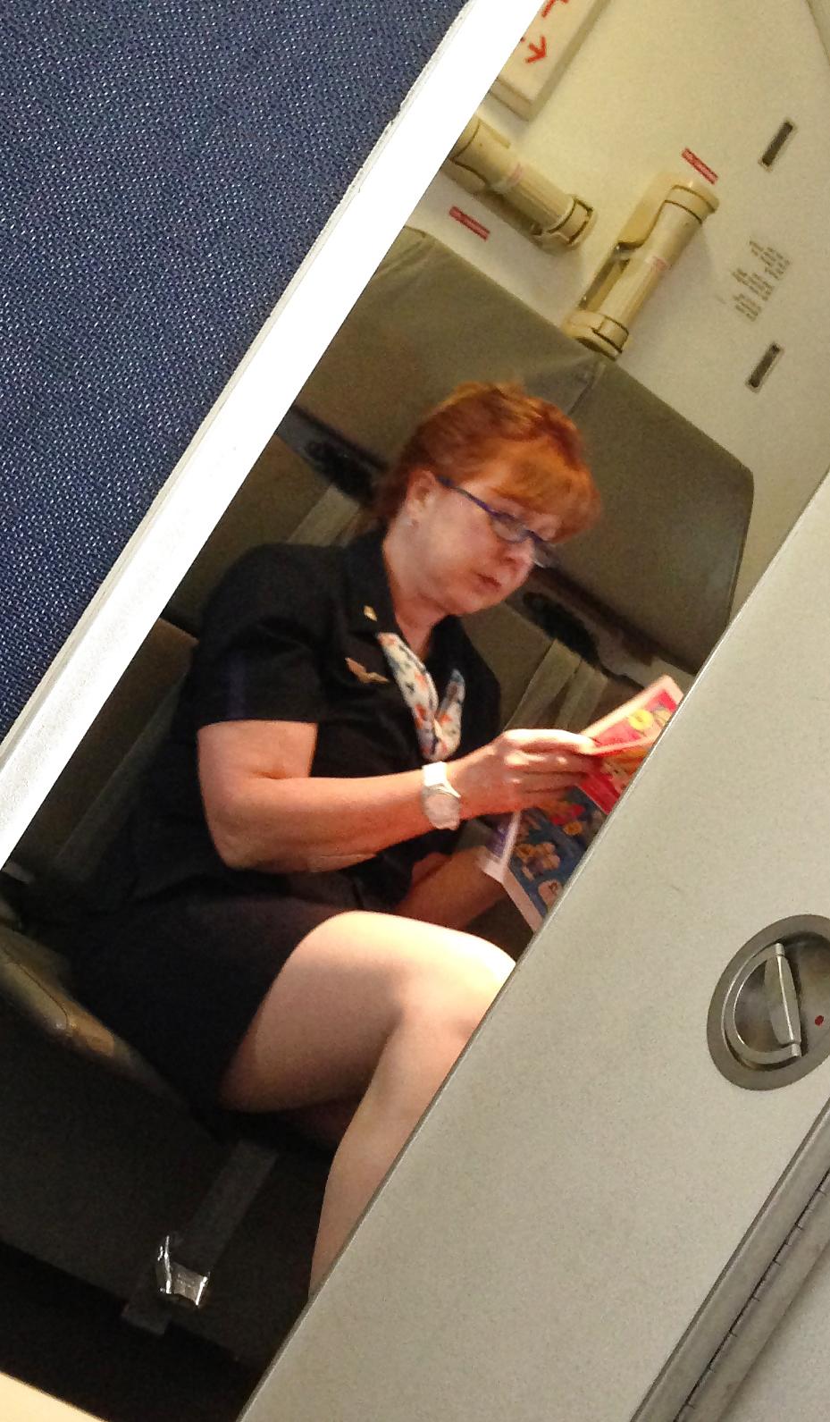 21P FIRST CLASS LEG SHOW FROM THE FIRST CLASS FLIGHT ATTENDANT
